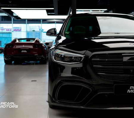 Black Mercedes Benz S580 2022