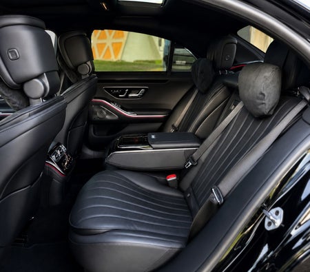 Black Mercedes Benz S580 2023