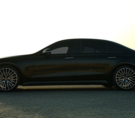 Black Mercedes Benz S580 2024