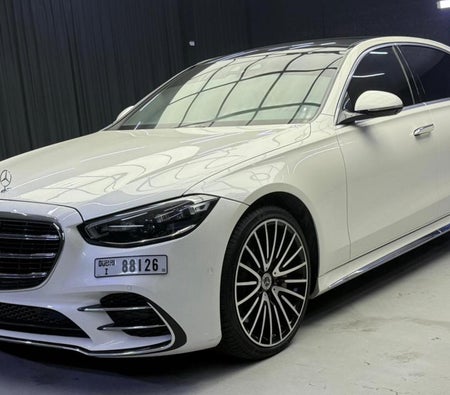 白色的 奔驰 S580 2024年 白色的 奔驰 S580 2024年