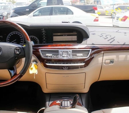 Silver Mercedes Benz S600 2007
