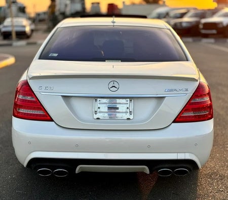 White Mercedes Benz S63 AMG 2010