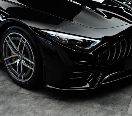Schwarz Mercedes Benz SL43 AMG 2022