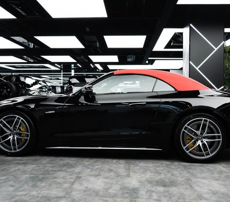 Schwarz Mercedes Benz SL43 AMG 2022
