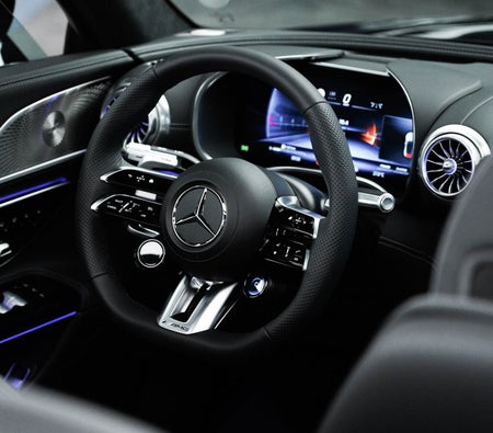 Schwarz Mercedes Benz SL43 AMG 2022