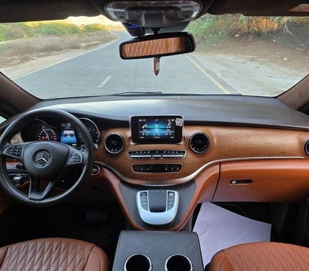 Mercedes Benz V250 2024, photo 3 of 4