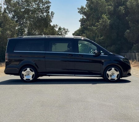 Black Mercedes Benz Viano 2024