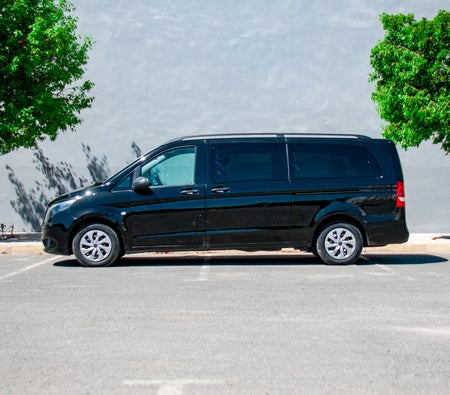 Черный Mercedes Benz Vito 2022 год
