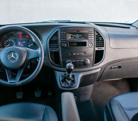 Черный Mercedes Benz Vito 2022 год