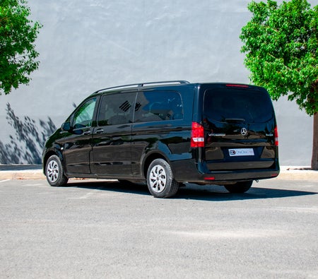Черный Mercedes Benz Vito 2022 год