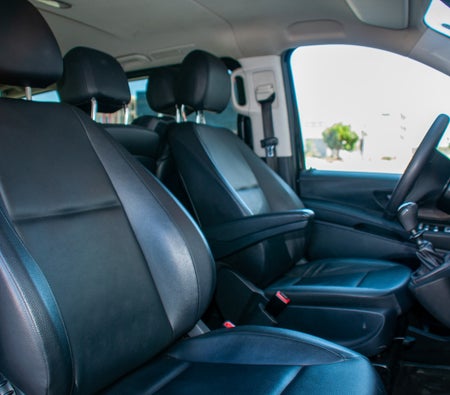 Черный Mercedes Benz Vito 2022 год