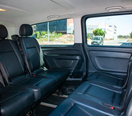 Черный Mercedes Benz Vito 2022 год