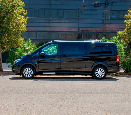 Black Mercedes Benz Vito 2024