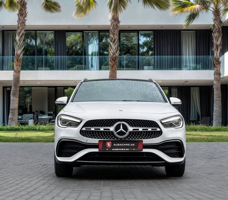 White Mercedes Benz GLA 2021