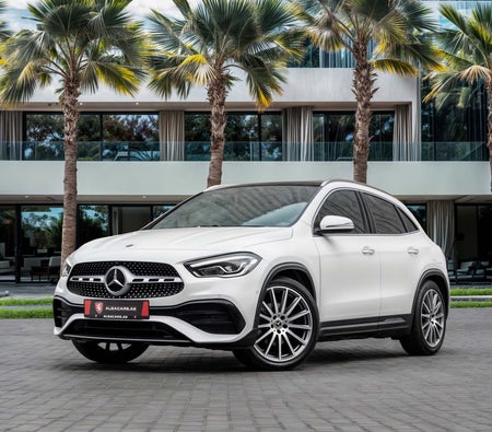 أبيض مرسيدس بنز GLA 2021 أبيض مرسيدس بنز GLA 2021