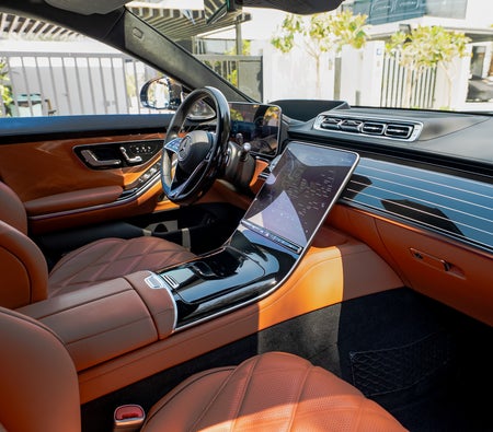 Mercedes Benz Maybach S680 2023