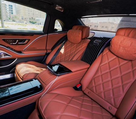 Mercedes Benz Maybach S680 2023