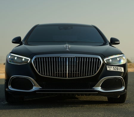 Black Mercedes Maybach S580 Maybach 2024