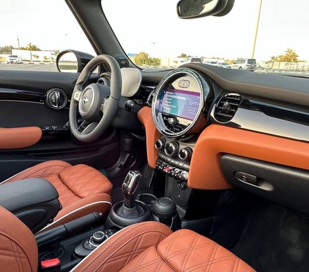 Grün Mini Cooper S Convertible 2024
