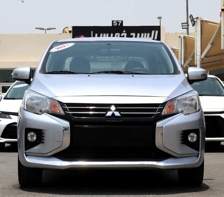 Silver Mitsubishi Attrage GLX Top Line 2025 Silver Mitsubishi Attrage GLX Top Line 2025
