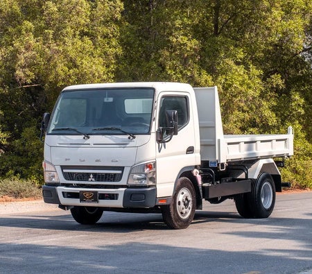 White Mitsubishi Canter 2024 White Mitsubishi Canter 2024