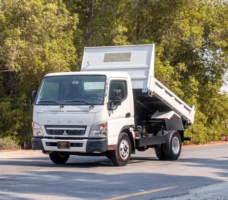 White Mitsubishi Canter 2024 White Mitsubishi Canter 2024
