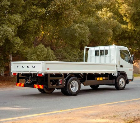 White Mitsubishi Canter 2017