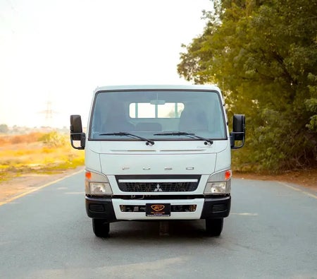 White Mitsubishi Canter 2017