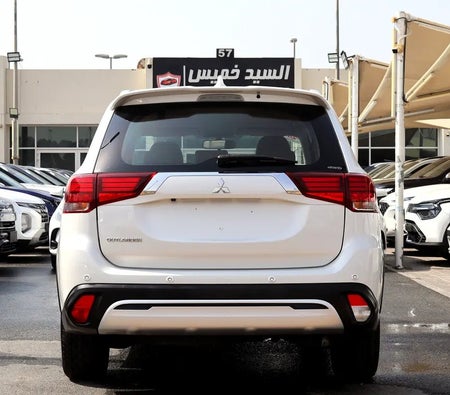 Weiß Mitsubishi Outlander GLX 2023