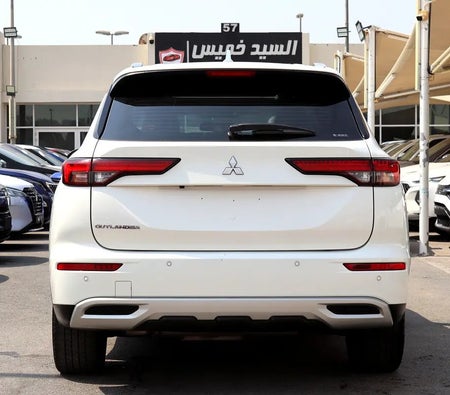 Bianca Mitsubishi Outlander 2023