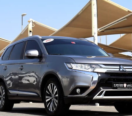 D'argento Mitsubishi Outlander MIDLINE 2022