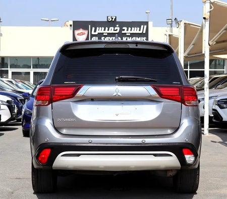 D'argento Mitsubishi Outlander MIDLINE 2022