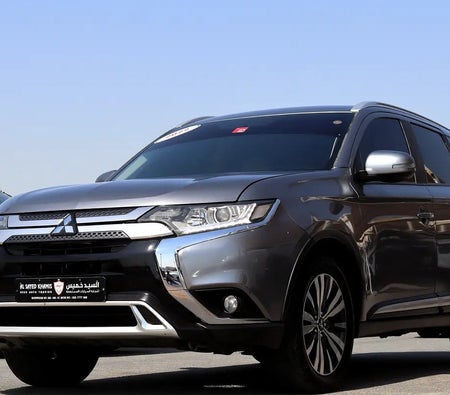 D'argento Mitsubishi Outlander MIDLINE 2022