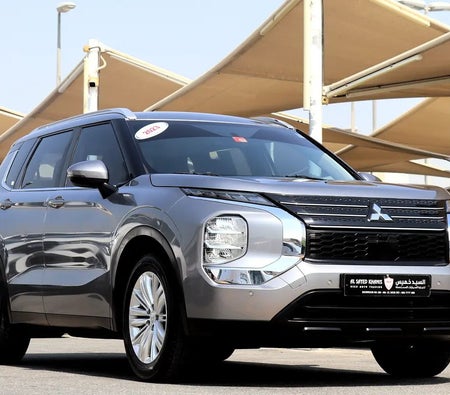 Серый Mitsubishi Outlander MIDLINE 2023 год
