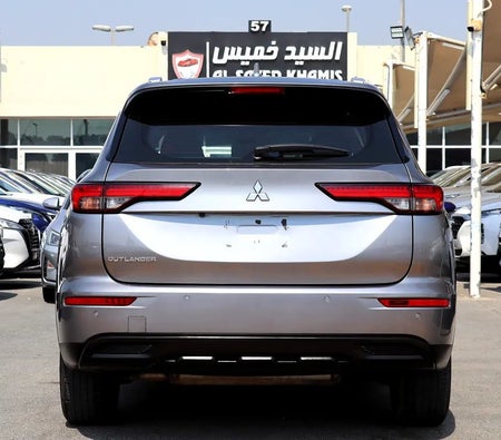 Серый Mitsubishi Outlander MIDLINE 2023 год