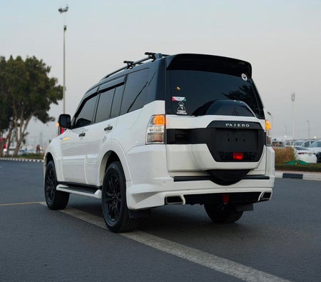 White Mitsubishi Pajero 2016