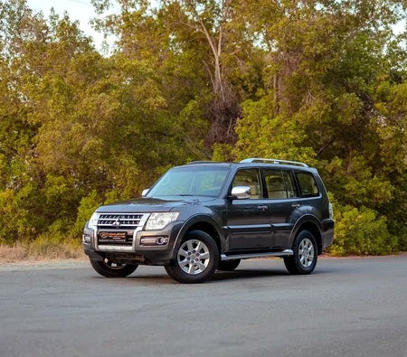 Mitsubishi Pajero GLS 2017, photo 1 of 4