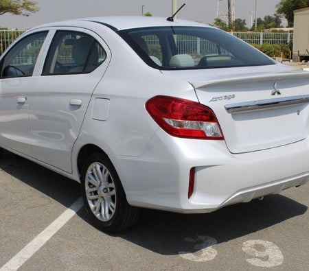 Weiß Mitsubishi Attrage 2021