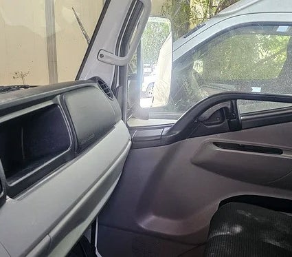 White Mitsubishi Fuso Canter 2022