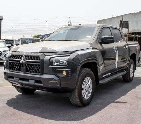 Gris Mitsubishi L200 2025