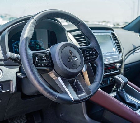 Black Mitsubishi Montero Sport 2025