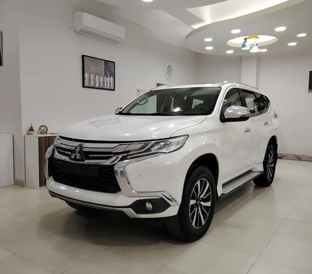 Mitsubishi Montero 2017, photo 2 of 4