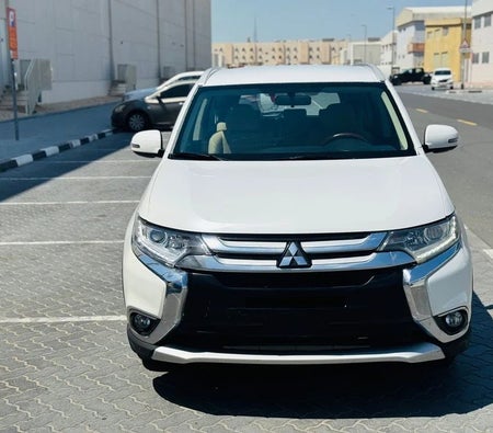 White Mitsubishi Outlander GLS 4WD 2016