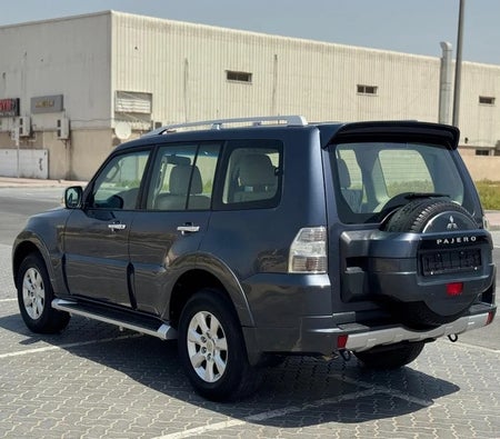 Mitsubishi Pajero GLS Top 5 Door 2010, photo 2 of 4
