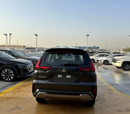 Gray Mitsubishi Xpander 2024
