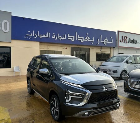 Gray Mitsubishi Xpander 2024