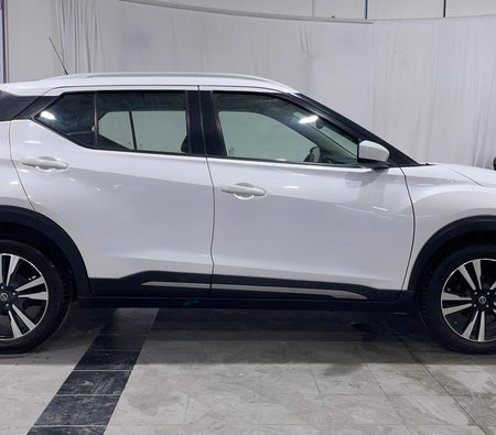 White Nissan Kicks SV 2022