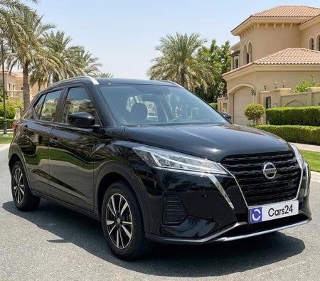Schwarz Nissan Kicks S 2022 Schwarz Nissan Kicks S 2022