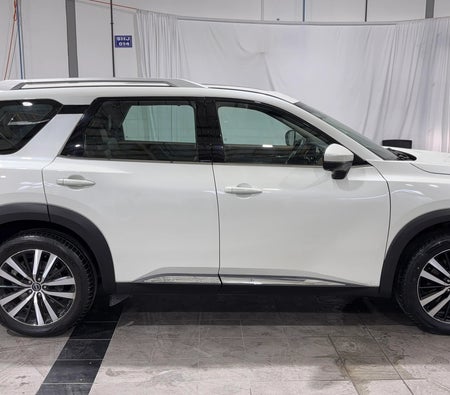 White Nissan Pathfinder SL 2024