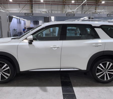 White Nissan Pathfinder SL 2024